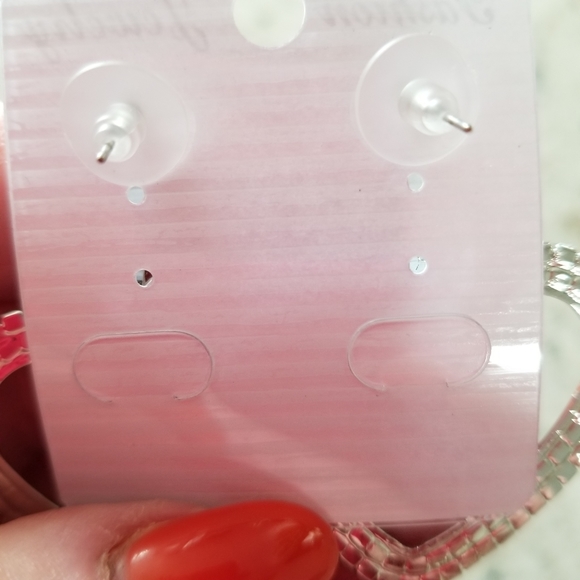 CRYSAL HEART EARRINGS - Picture 5 of 5